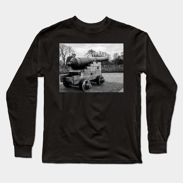 Medieval canon on the city wall of the Dutch city of Maastricht Long Sleeve T-Shirt by yackers1